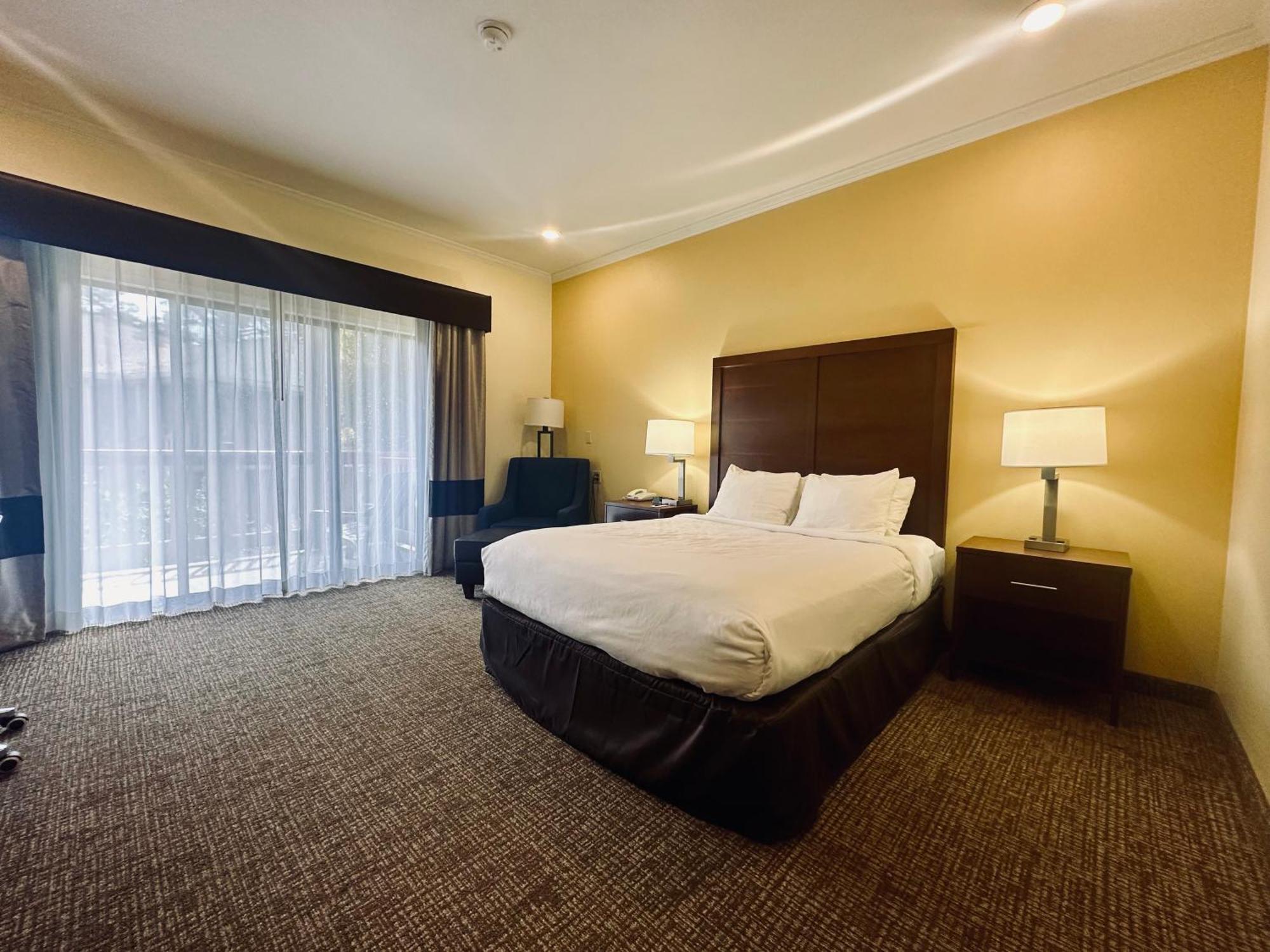 Queen Room - Accessible/Non-Smoking